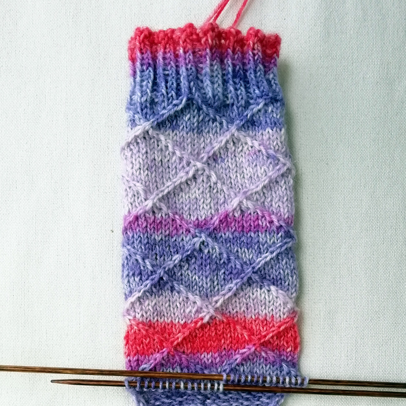 Návod na pletení ponožek na 5 jehlicích: 2. krok holeň